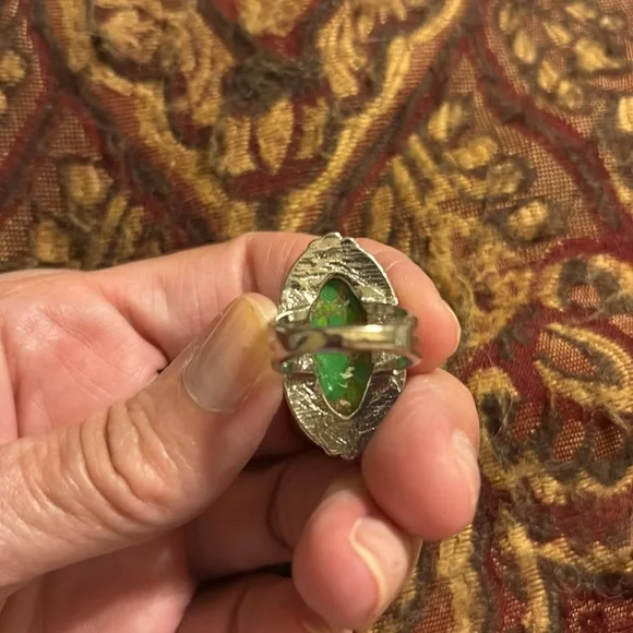 Size 5 Green Oval Turquoise Silver Tone Ring - Picture 2 of 2